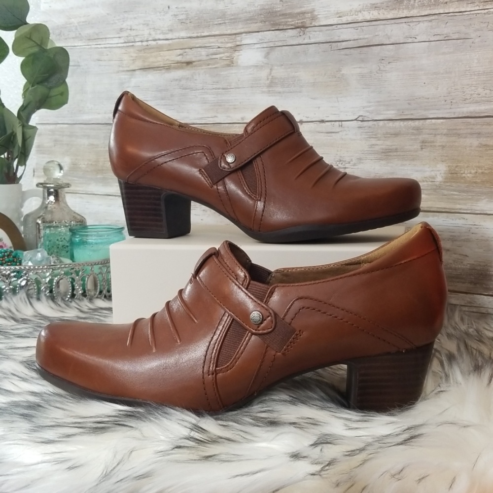 NWOT Clarks Tan Loafer Pump Size 10